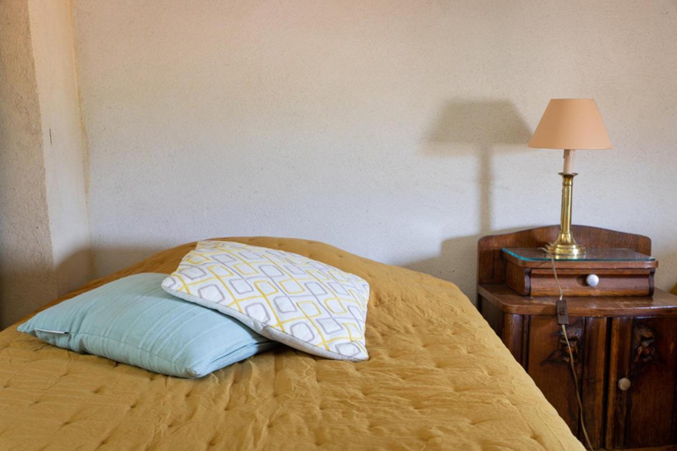 Le Pied De La Lettre Hotel กริญญ็อง ภายนอก รูปภาพ